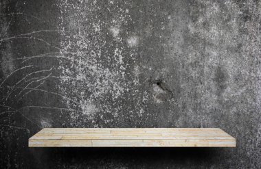 Çatlak çimento duvarda boş taş teşhir rafı