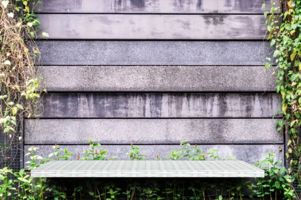 Yeşil bahçe arka planda boş dokuma raf