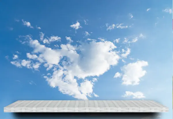 Witte Plank Display Teller Wolkenlucht Achtergrond — Stockfoto