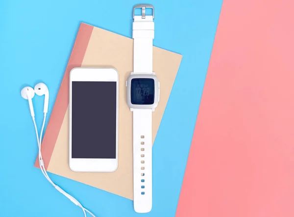 Lege Mobiele Telefoon Met Smartwatch Gadgets Blu — Stockfoto