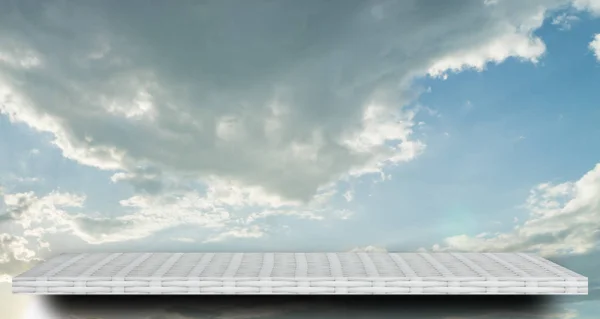 Lege Witte Plank Teller Cloud Sky Voor Product Display — Stockfoto