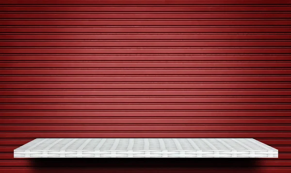 Witte Plank Red Metal Sluit Poort Achtergrond Voor Product Display — Stockfoto