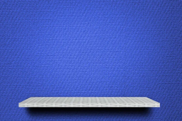 Lege Witte Plank Blauwe Stof Achtergrond — Stockfoto