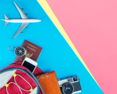 Blue pink sarı kopya alanı backpacker hava seyahat ekipmanları 