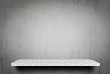 Ürün görüntülemesi için gri çimento arka planda boş beyaz raf