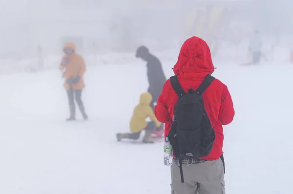 Tourist are playing with snow in Gala Yuzawa Ski resort. — Stock Photo, Image