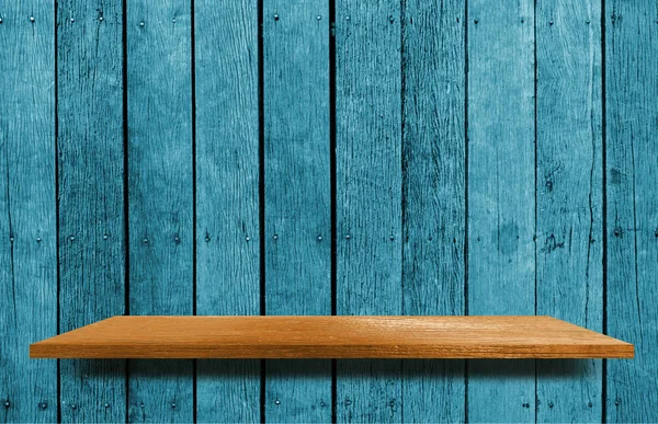 Vermelho de madeira no fundo de madeira azul exposição produto prateleira tabl — Fotografia de Stock