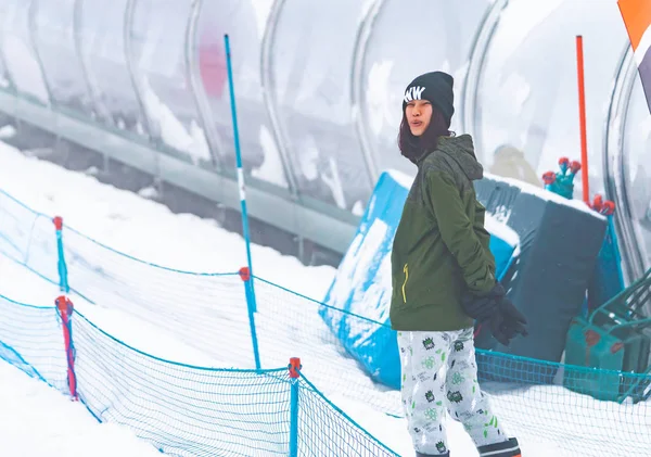 Portret Asian kobieta gril w Japan Ski Resort zima Odzież — Zdjęcie stockowe
