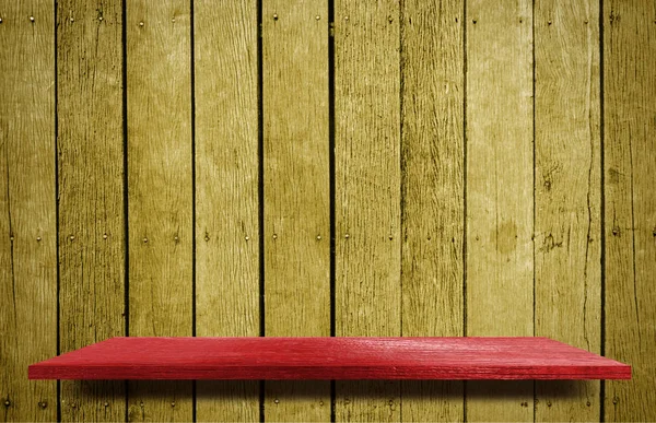 Червона полиця на жовтому дерев'яному фоні текстури стін . — стокове фото