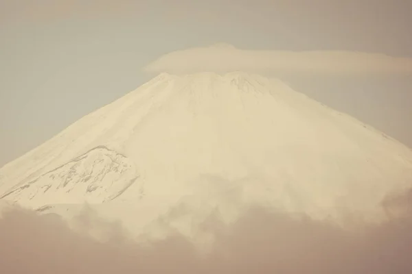 Vista dall'alto della montagna Fuji con copertura di neve con potrebbe — Foto Stock