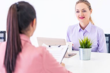 Mutlu güven kadın işini interv alırken iyimser