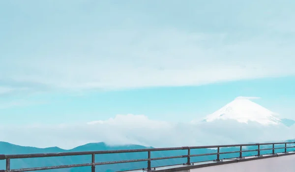 Góra Fuji zimą z ogrodzeniem na forground — Zdjęcie stockowe