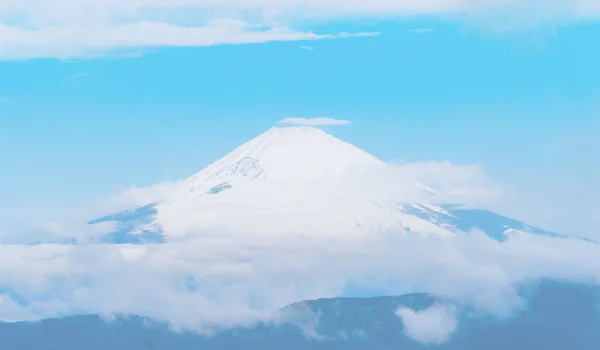 Gros plan sur la montagne Fuji avec couverture de neige avec pourrait — Photo