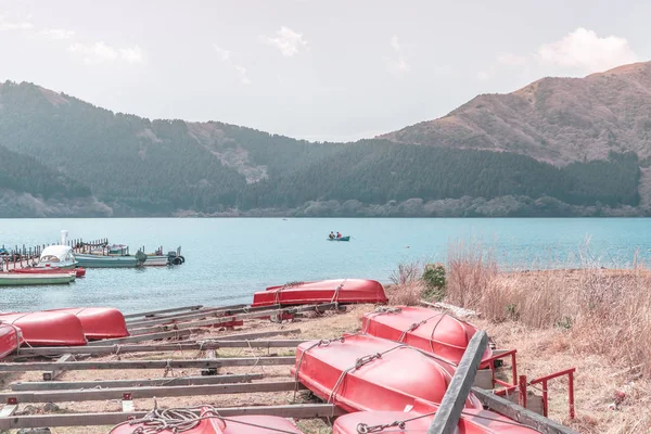 Wynajem łodzi na Ashi jezioro Hakone, Japonia — Zdjęcie stockowe