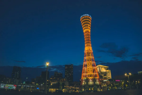 Skyline e Kobe Port Tower iluminam-se à noite — Fotografia de Stock