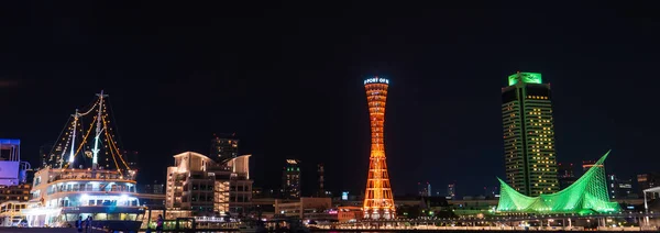 Bir gemi Kobe Limanı 'na yanaşıyor.. — Stok fotoğraf