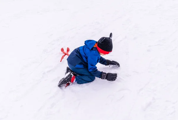 Little Boy Playing Snow Ground — Stock Photo, Image
