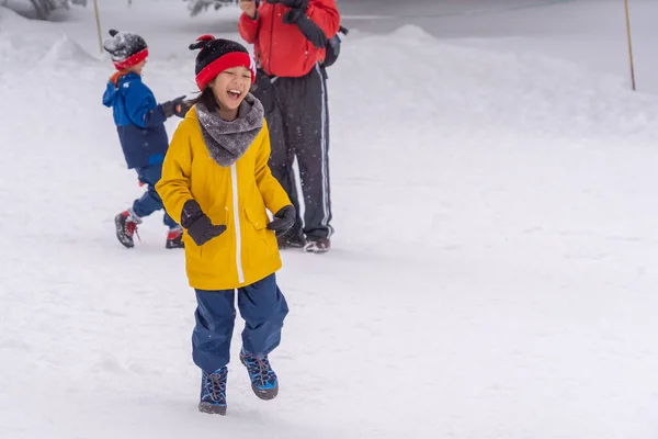 Asian Family Little Boy Girl Having Fun Playing Zao Winter — Zdjęcie stockowe
