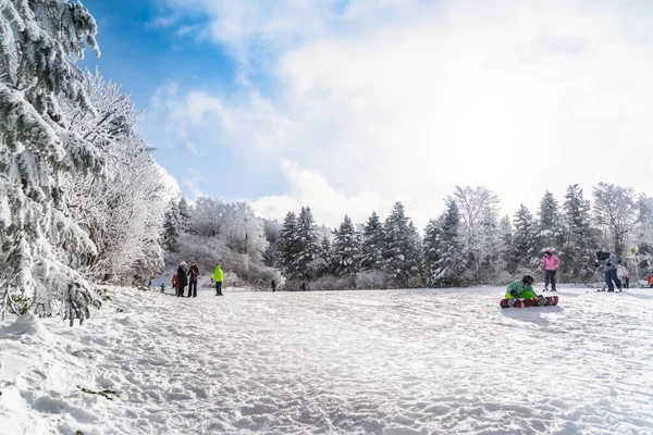 Yamagata Japonia Dec 2019 Ludzie Jeżdżą Nartach Stoku Utopia Skii — Zdjęcie stockowe