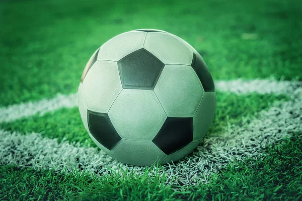 Pallone Calcio Classico Bianco Nero Sul Campo Marcatura Angolo Calcio — Foto Stock