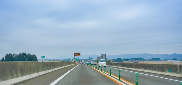 2014年2月1日 汽车在东京高速公路上快速行驶 — 图库照片