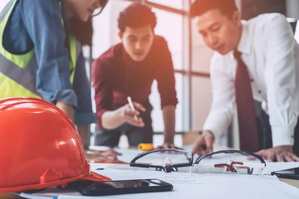 Equipe Construção Com Engenheiro Arquiteto Homem Negócios Está Brainstorming Segundo — Fotografia de Stock