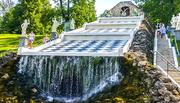 Fonte Chessboard Montanha Peterhof Palace Park Conjunto Rússia — Fotografia  de Stock Editorial © Sforzza #394954088
