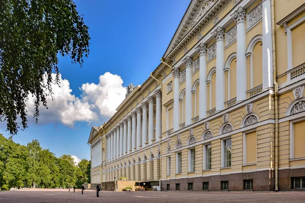 Famous Mikhailovsky Palace Petersburg Its Classical Architecture Columns — Stock Photo, Image