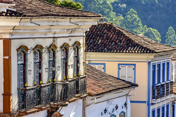 Fachada Casas Antiguas Históricas Construidas Arquitectura Colonial Con Sus Balcones —  Fotos de Stock