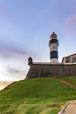 Salvador, Bahia, Brezilya tüm azizler koyunda yer alan tarihi ve ünlü Farol da Barra sur Kulesi