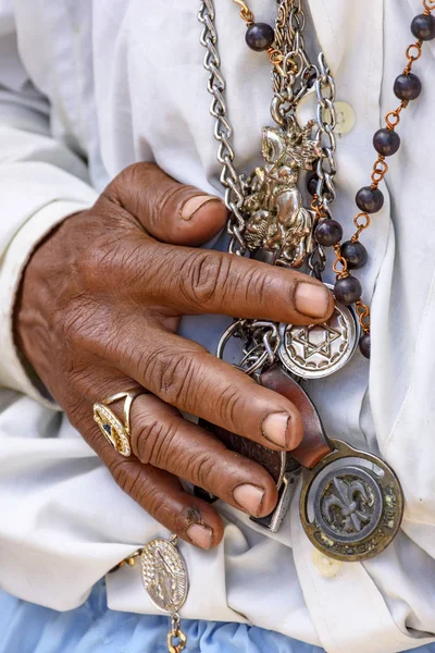 Detalhe Das Mãos Segurando Símbolos Religiosos Durante Festival Popular Brasil — Fotografia de Stock