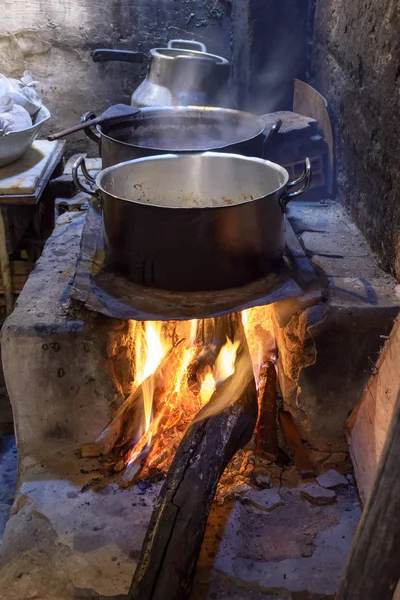 Comida Tradicional Brasileña Prepara Estufa Leña Vieja Sucia Popular — Foto de Stock