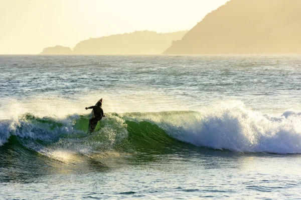 Silhouet Van Surfer Het Strand Door Zee Ipanema Rio Janeiro — Stockfoto