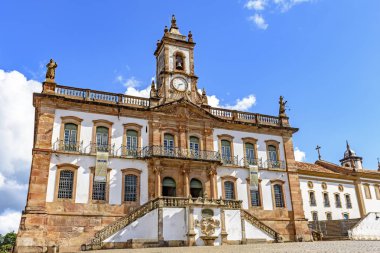 Eski sömürge mimarisi Minas Gerais, Ouro Preto'daki şehir merkezi meydanında bina 18. yüzyıl