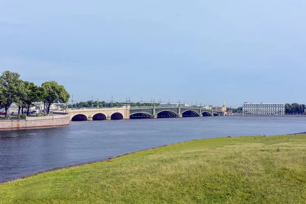 Widok Stary Airportcity Petersburg Jego Architekturą Nad Brzegiem Rzeki Newy — Zdjęcie stockowe