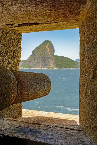 언덕과 Guanabara의만의 입구를 시에서 크루즈의 요새에 — 스톡 사진