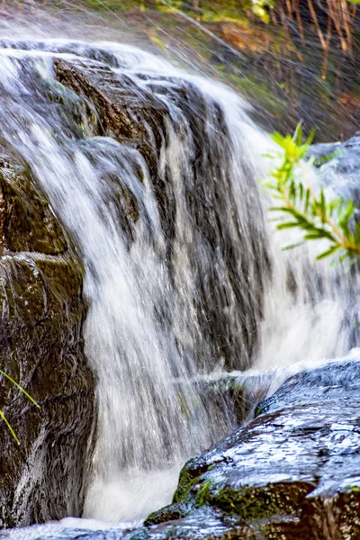 Petite Cascade Avec Eau Coulant Sur Les Rochers Carrancas Minas — Photo