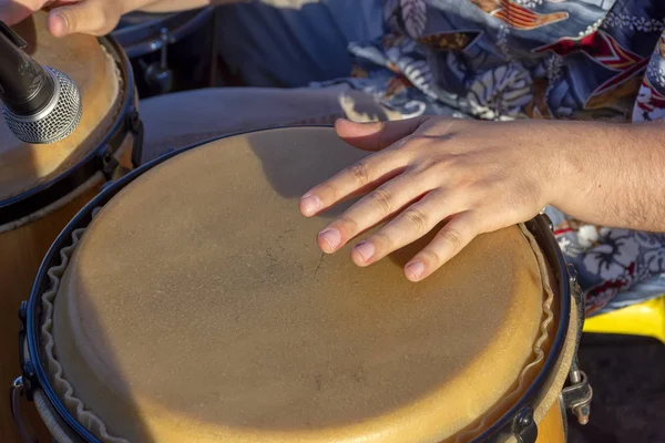 Detalhe Homem Tocando Atabaque Durante Festa Carnaval Cidade Belo Horizonte — Fotografia de Stock