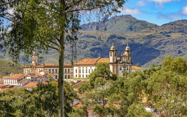 18. yüzyılın eski Katolik kilise ve buildinsgs Minas Gerais ünlü ve tarihi Ouro Preto şehir merkezinde bulunan