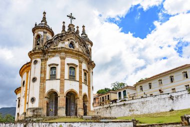 Eski Katolik Kilisesi sömürge tarzı, ünlü ve tarihi şehir Ouro Preto'daki Minas Gerais'deki / daki merkezinde yer alan 18. yüzyılın