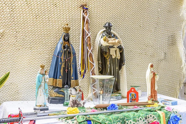 Altar Religioso Brasileiro Mistura Elementos Umbanda Candomblé Catolicismo Sincretismo Presente — Fotografia de Stock