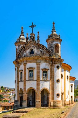 Brezilya 'nın Minas Gerais kentindeki Ouro Preto şehrinde 18. yüzyıldan kalma Barok ve sömürge tarzı birçok tarihi kiliseden biri.