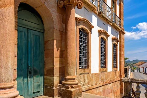 Фасад Исторического Здания Колонны Двери Окна Стиле Барокко Древнем Городе — стоковое фото