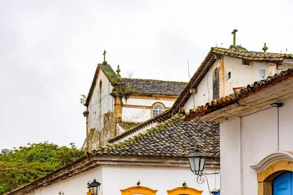 Старые Крыши Церкви Историческом Городе Парати Зеленом Побережье Рио Жанейро — стоковое фото