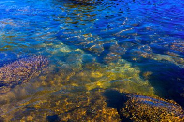 Yanui Beach gündoğumu ile. Bu güzel ve huzurlu yer: Phuket, Tayland.
