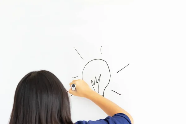 Insanlar Fikir Başlangıç Eğitim Kavramı Yakın Ampul Ofiste Çizim Marker — Stok fotoğraf