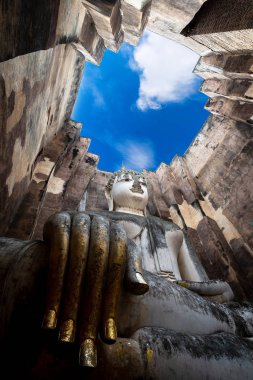 Sukhothai Historical Park, Unesco Dünya Mirası alanı, Tayland Wat Si dostum Tapınağında oturarak Buda resim. Seyahat kavramı.