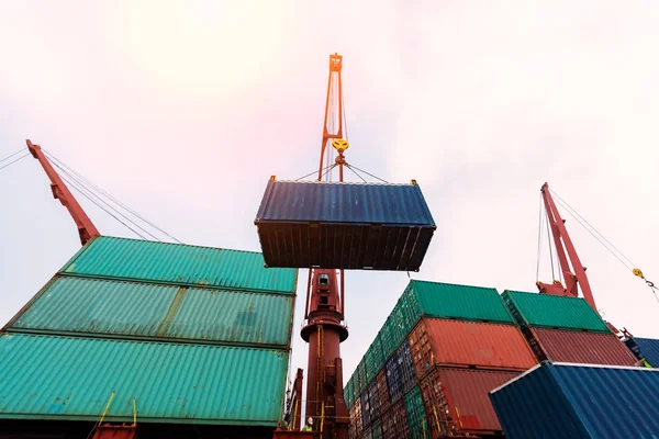 Containerschiff, Containerschiff im Import-Export und Business-Logistik. — Stockfoto