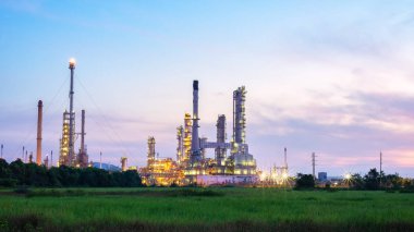 Süre içinde güzel sahne alacakaranlık petrol rafineri sanayi tepesinden görüntüleyin. Chonburi il Tayland, petrol rafineri sanayi. Peyzaj Sanayi Emlak Tayland. Endüstri kavramı
