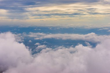 Phetchabun, Thailan 'daki Phu Thap Berk Dağı' ndaki sis.